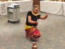 ネパールの踊り「カッマル　マティ　パートゥキ」