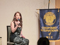 八神純子さんをお招きして「チャリティートーク＆ライブ」を開催しました